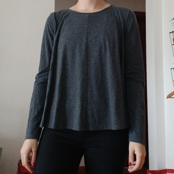 FREE w/$30 Purchase; Forever 21 Gray Long Sleeve Swing Top - Picture 3 of 12